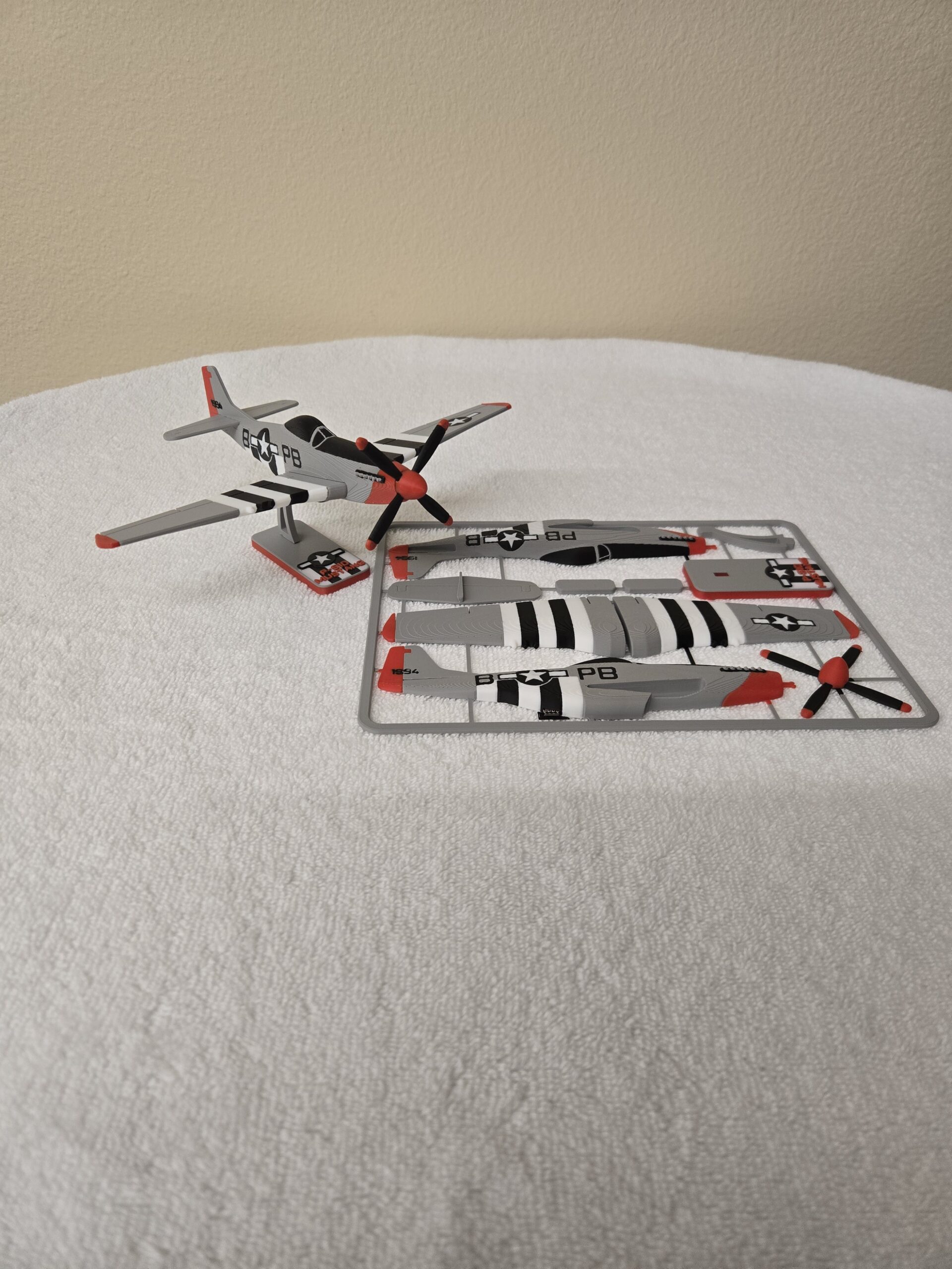 P51D Airplane Model Kit - Image 3