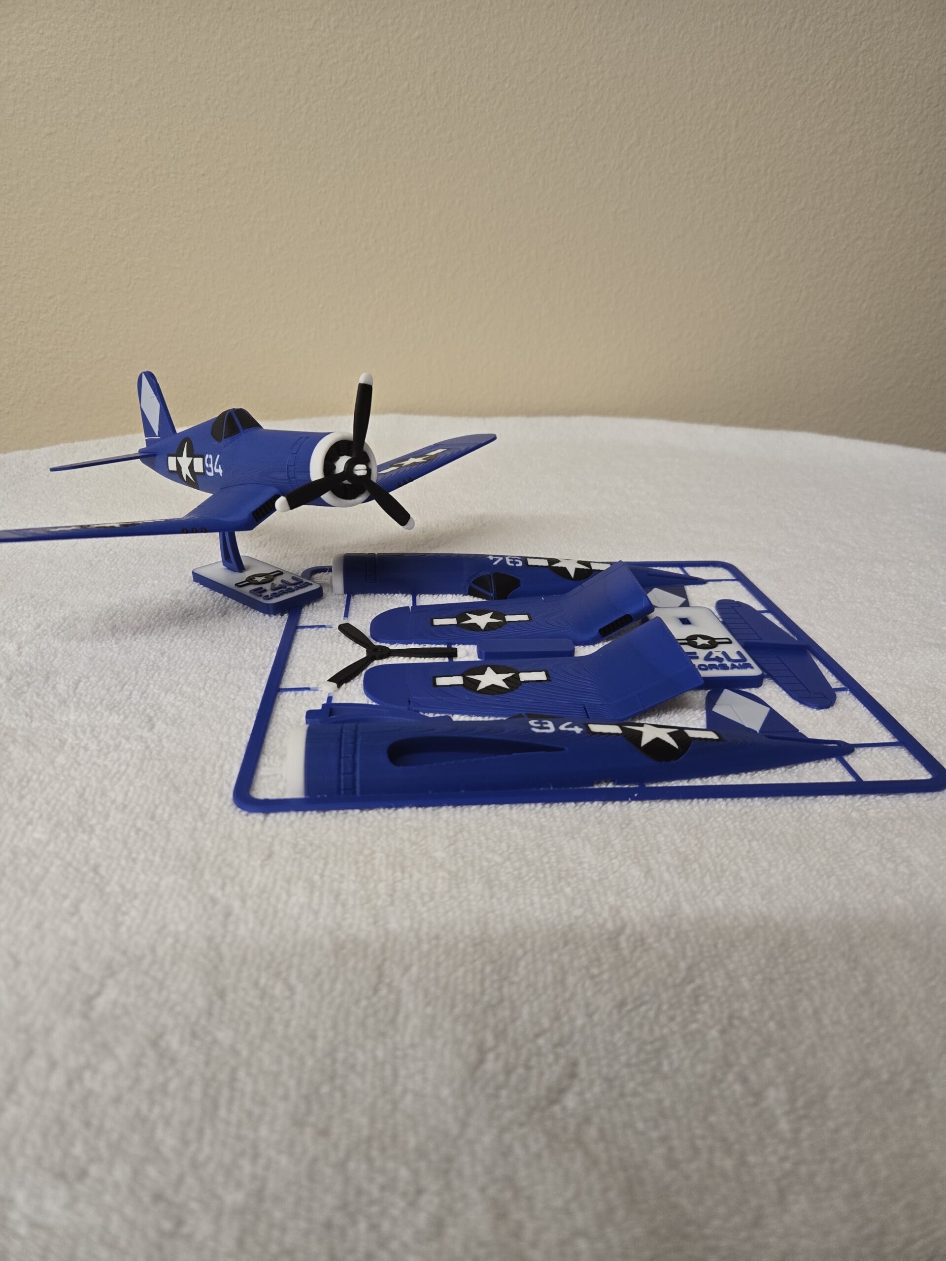 F4U Corsair Model Kit - Image 3